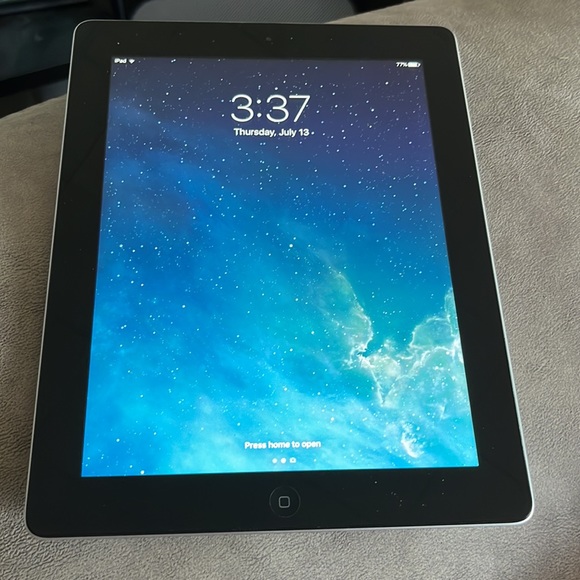 iPad 4th Generation - Picture 3 of 4